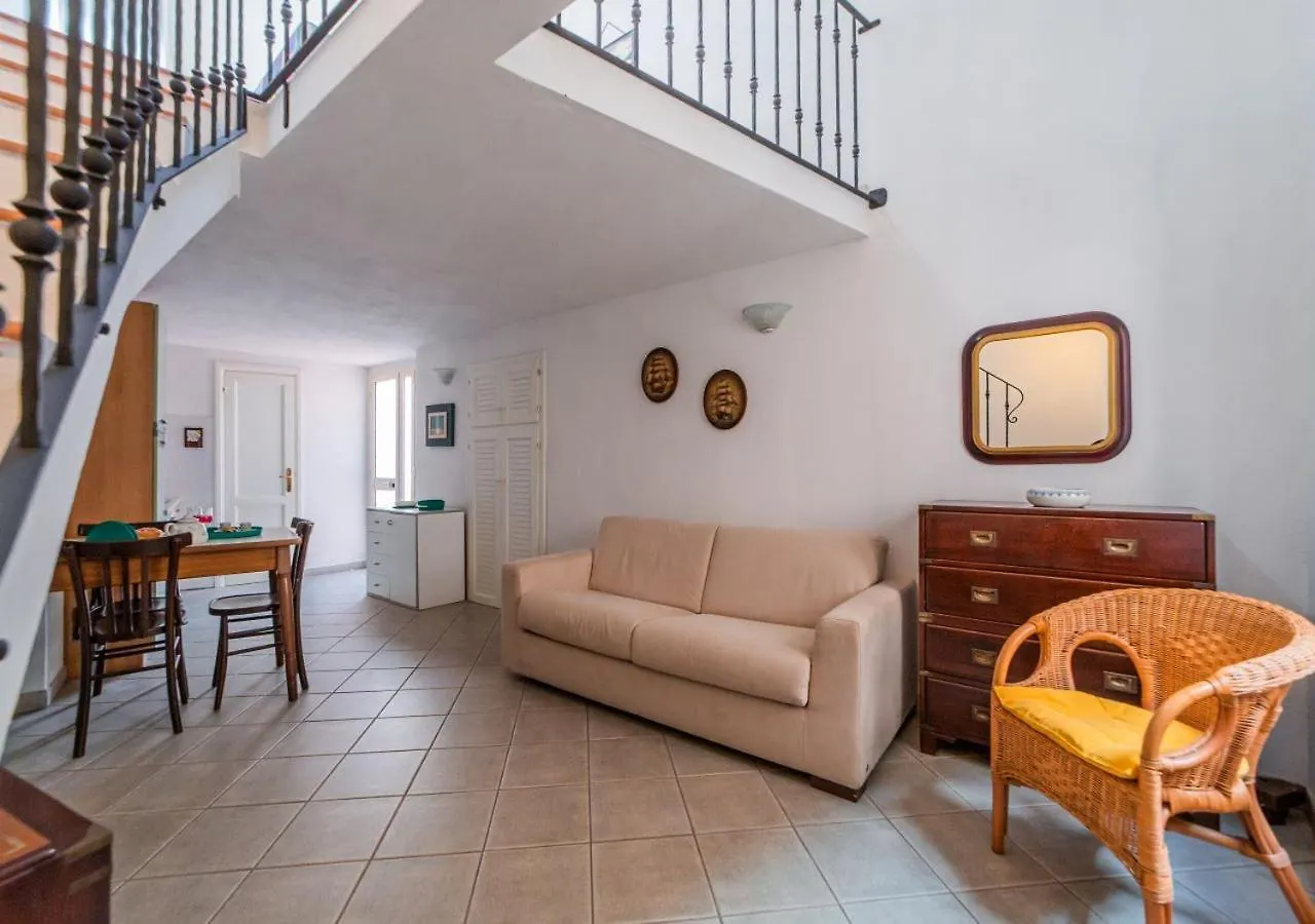 Apartment Murphy Holiday Home - Casa Papini La Maddalena